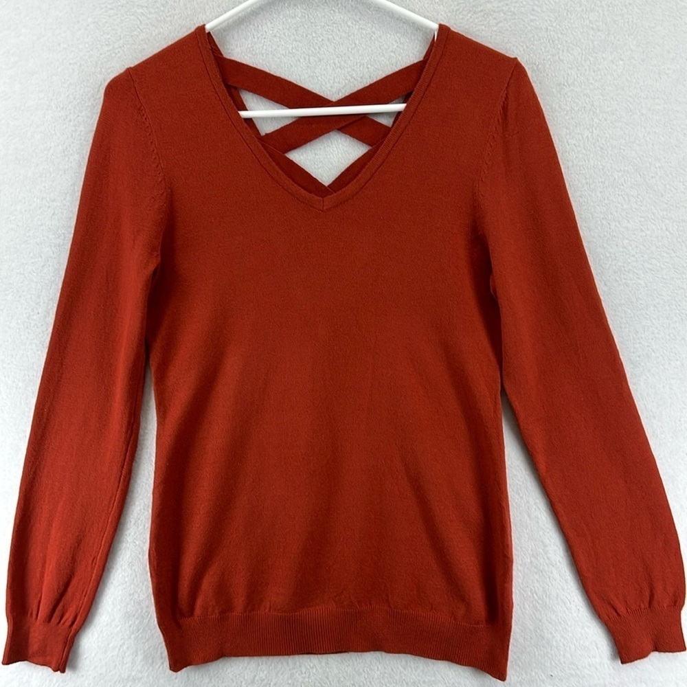 Love Ellie (Stitch Fix) Pullover Sweater Sz XS Rust V-Neck Back Detail NWOT